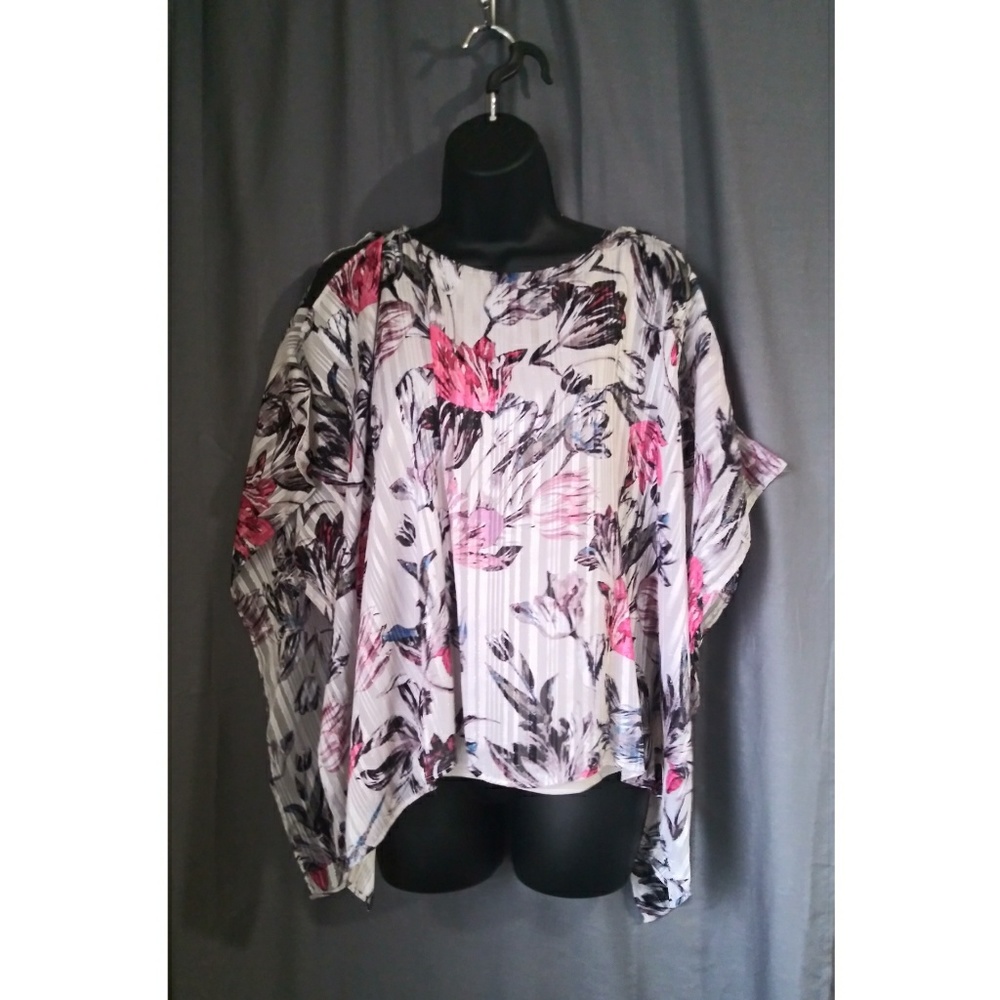 Sharkbite Hem Cold Shoulder Floral Blouse XS